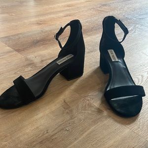 Black Steve Madden heel, size 7.5, excellent condition